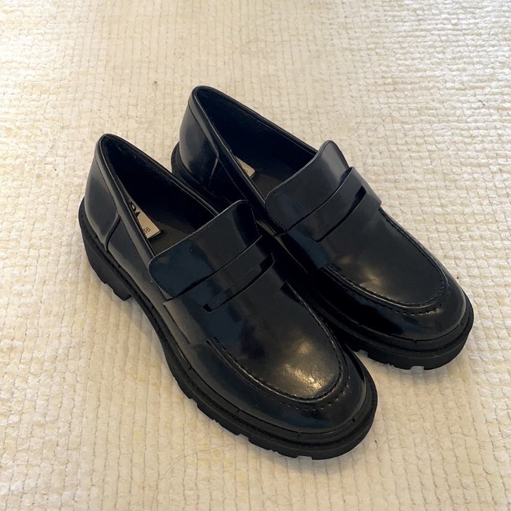 Zara patent black moccasins in perfect shape, like new I just used them once.